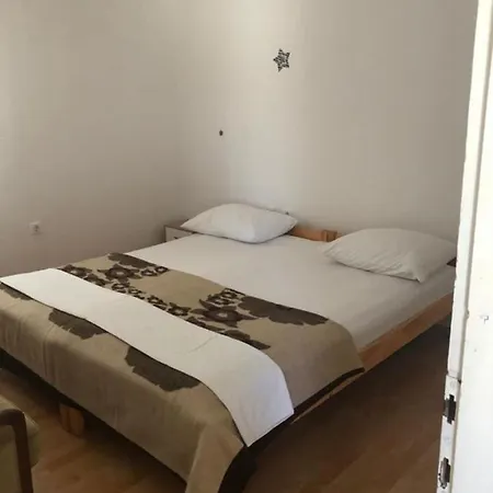 Apartment Mime *